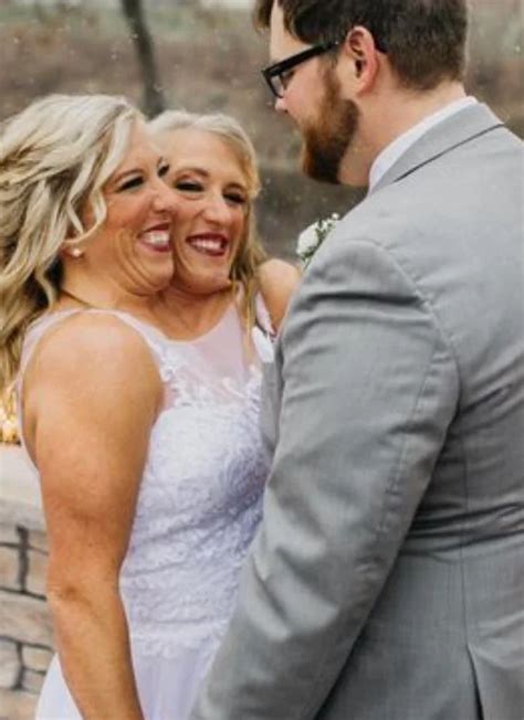 Mar 28, 2024 · Abby and Brittany Hensel, who documented their lives in a TLC reality series, have transitioned from a duo to a trio. Abby, the left-side conjoined twin, married Josh Bowling, a nurse and... . 