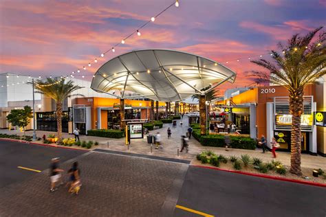 Abercrombie downtown summerlin. Shortly after arriving in Hartford, you’ll notice that the name “Max” graces many an establishment, all part of the same chain. Shortly after arriving in Hartford, you’ll notice th... 