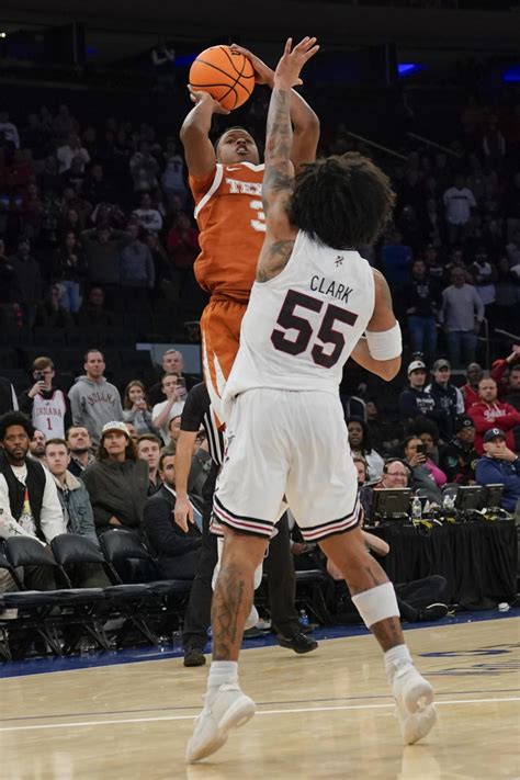 Abmas hits game-winner as No. 19 Texas outlasts Louisville 81-80 in Empire Classic