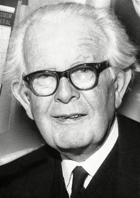 About Jean Piaget