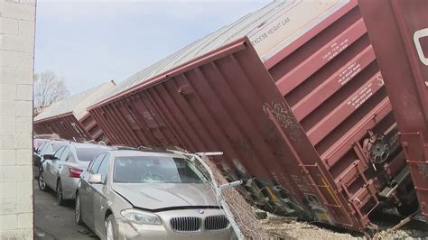 About a dozen freight train cars derail in Blue Island
