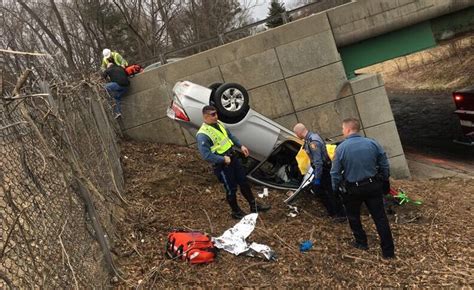 Accident i 91 today. HARTFORD, CT (WFSB) - Serious injuries were reported in a four-vehicle crash that shut down I-91 south in Hartford. State police said troopers responded to a multi-car accident near exit 33. 