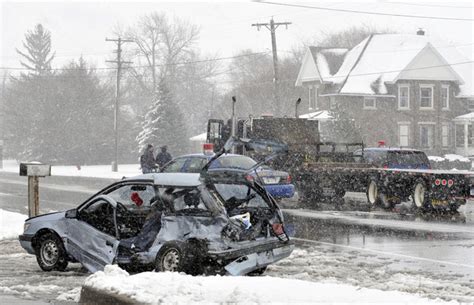 Accident in holland mi today. Feb 18, 2022 · Officials said the crash happened just after 11 a.m. Thursday in Holland Township, the Grand Rapids Press reported. They said the boys' mother was driving east when the SUV swerved into westbound ... 