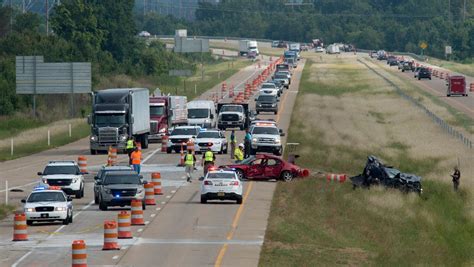 Dec 15, 2023 · INDOT. ANGOLA, Ind. (WFFT) -- A crash is blocking all northbound lanes on I-69 about eight miles north of Angola. INDOT says the crash is located between State Road 127 and Exit 356 of the I-90 toll road. The crash is expected to be cleared by 10:45 p.m.