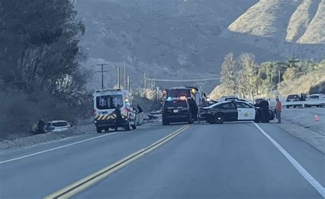 Accident on the cajon pass today. Apr 21, 2023 · CAJON PASS, CA. (Pain In The Pass) >> A passenger was killed after there pickup truck slamming into a semi tractor trailer. The photo above is courtesy from Bob Anderson. The crash took place shortly after 4:30am April 21, 2023, just about one mile after the Highway 138 exit on northbound northbound Interstate 15. 