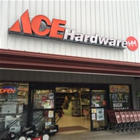 Current and former employees report that Ace Hardware provides the following benefits. It may not be complete. Insurance, Health & Wellness Financial & Retirement Family & Parenting Vacation & Time Off Perks & Discounts Professional Support.