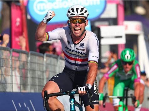 Ace sprinter Mark Cavendish delays retirement to chase outright record for Tour de France stage wins