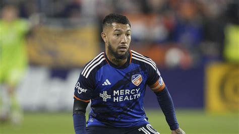 Acosta sparks Cincinnati to 2-1 victory over DC United