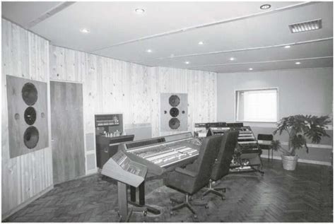 Acoustics and Psychoacoustics Applied Part 1 Listening Room Design