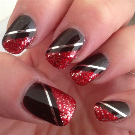 Acrylic red and black nail designs. For a glamorous look, try red and black acrylic gel Oval nails with checkerboard design. The classic shape is easily complimented by the bright red color, so don’t be afraid to go all out on this bold manicure. … 