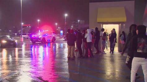 Active shooter stonebriar mall. Updated 10:24PM Frisco FOX 4 FRISCO, Texas - Frisco police said Stonebriar Mall was evacuated after reports of shots fired Saturday evening, but officers … 