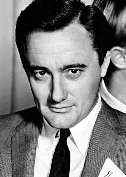 Actor robert vaughn height and weight