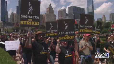 Actors, writers on strike rally in Chicago's Grant Park