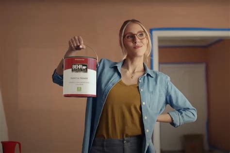 Actress in behr paint commercial. The iconic blonde woman in the Behr paint commercial was originally played by actress Kari Byron, who later gained fame as a co-host on the television show “Mythbusters.” The commercial first aired in 2007 and has since become a recognizable part of popular culture. 