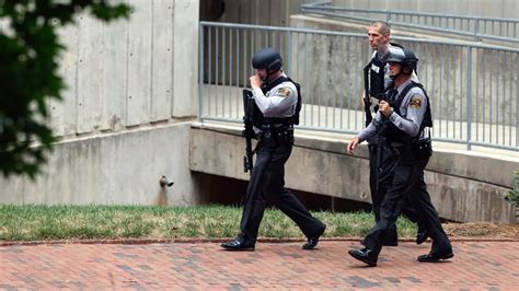 Acusan a estudiante tras mortal tiroteo en  universidad de Carolina del Norte