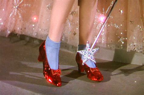 Acusan a un hombre en Minnesota por el presunto robo de las zapatillas que lució Judy Garland en la película “El mago de Oz”