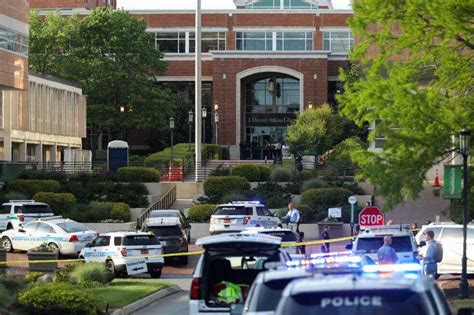 Acusan de asesinato a estudiante de la Universidad de Carolina del Norte por el tiroteo en el que murió un profesor