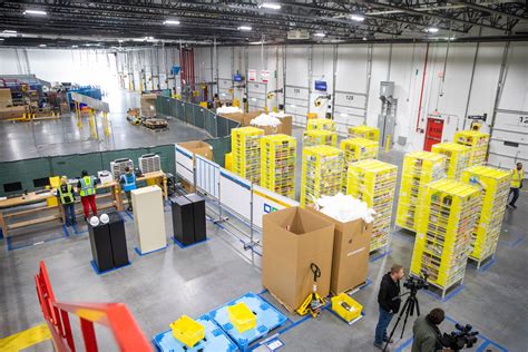 Amazon Fulfillment Center. Our Fulfillment Center here is vast, at over 800,000 square feet – that’s the size of 11 football pitches. Jobs in Amazon. Find hourly Warehouse Associate Jobs. View Open Jobs. Jobs in Amazon. Find hourly Warehouse Associate Jobs. View Open Jobs. Find jobs in Swansea, Wales. JOIN US ON. Find Careers.. 