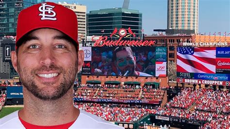 Adam Wainwright surprises on Opening Day, sings the national anthem!