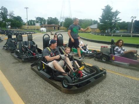 This was our family's first visit to Big Chief Go Karts. Prices are affordable at 3$ each or 4/10$. The property is clean, easy accessible and has plenty of parking. There is only one track, which is the only downfall in my opinion. But the track is lots of fun, challenging but not intimidating.. 