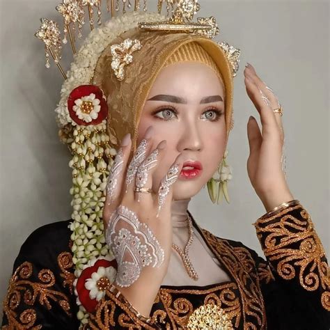 Adat jawa hijab modern yang elegan dan