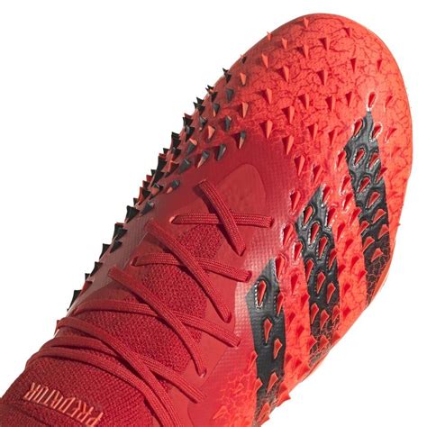 Adidas predator krampon kırmızı