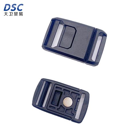 Adjustable buckle.  It's both functional and comfortable.  The Dritz Adjustab...
