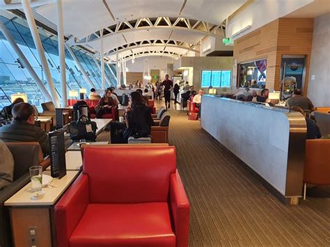 Admirals club access. The new refreshed DCA Admirals Club lounge is located in Terminal 2 in the E Concourse, second level — above Capitol File News. Spanning 14,500 square feet, the new space … 
