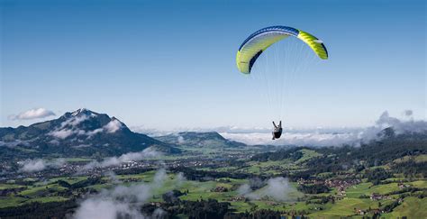 Advance paragliders.  H&ouml;chste Qualit&auml;t seit 1988.  Schweizer Pr&auml;zisio...