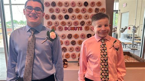 Advocate Children's Hospital hosts prom for teens with illnesses