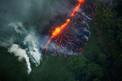 Aerial footage of Hawaii volcano eruption - headtopics.com