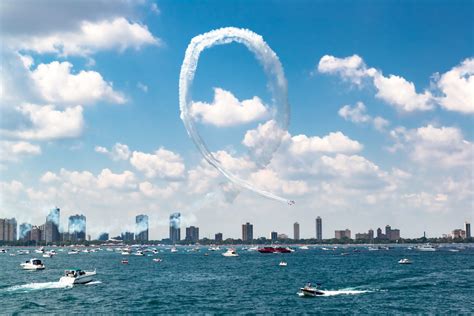 Aerial performances on display over Lake Michigan for annual Chicago Air and Water Show