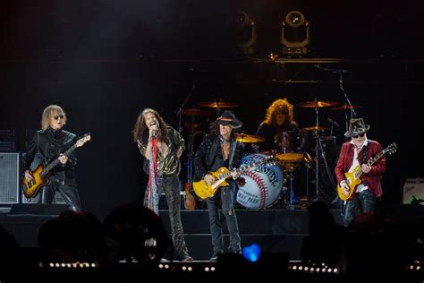 Aerosmith postpones Chicago stop on farewell tour