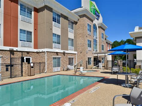 Affordable Hotels in Carthage, TX Holiday Inn Express