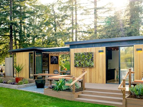 Affordable prefab homes california. California is famous for the Golden Gate Bridge, Hollywood, its beaches and its mountains. The state is also known for being home to some famous and influential people such as Juli... 