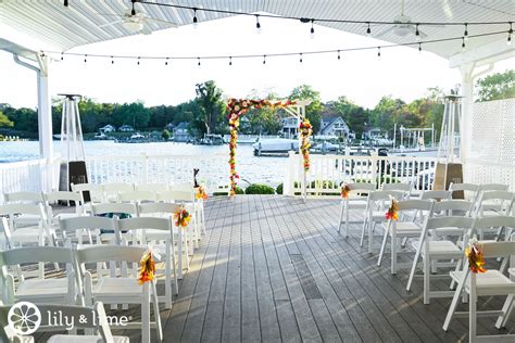 Affordable wedding venue. Wedding packages in the area start at around $20 and reach up to $210 per person. When looking at venues with straight hire fees, expect the rates to vary between $500 and $10,500 per day or $35 and $250 per hour. (All data from Tagvenue.) What are some great vineyard wedding venues in Victoria? Enjoy your wedding day in an elegant vineyard. 