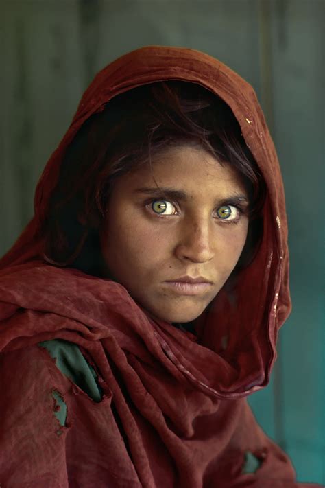 7 datos curiosos sobre la foto de la ‘Niña Afgana’ de Steve McCurry. Estamos seguros de que alguna vez en tu vida has visto la fotografía llamada ‘La Niña Afgana’, hecha en junio de 1984 por el fotógrafo estadounidense Steve McCurry, ya que se considera una obra muy importante no solo por su belleza sino por lo que representa; fue .... 