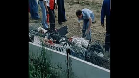 African gp 1977. Tom Pryce falleció el 5 de marzo de 1977 a la edad de 27 años en Kyalami, Sudáfrica. ... En el GP de San Marino, el piloto brasileño se salió de la pista en la curva Tamburello mientras lideraba, impactando a unos 200km/h en el perfil derecho del monoplaza. Varias partes del coche impactaron en la cabeza de Senna y eso, unido a … 