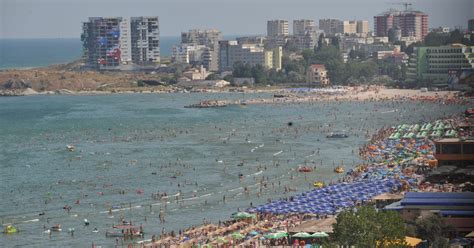 After beach brawls, Romanian PM urges ‘zero tolerance’ from cops