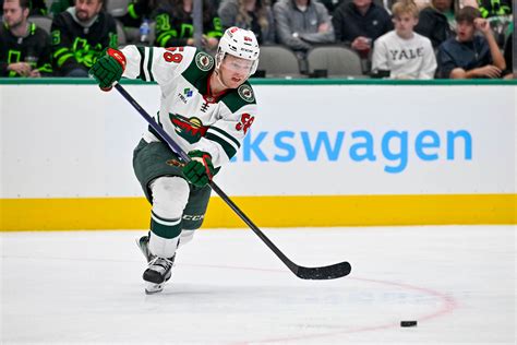 After rehabbing from fourth knee injury, Mason Shaw signs with Iowa Wild