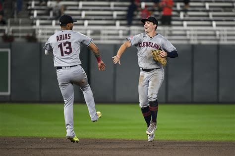 After starter leaves with sore knee, bullpen lifts Guardians over first-place Twins 4-2