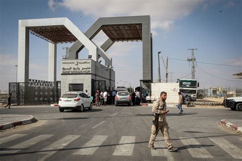 Aid enters Gaza as Rafah border crossing opens