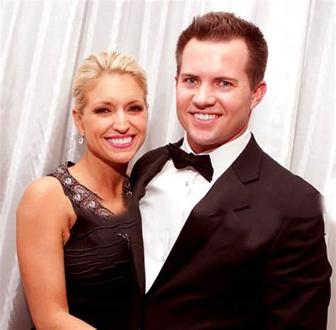  Husband. Ainsley Earhardt is currently dating Sean Hannity. However, Earhardt’s first marriage to her first husband Kevin McKinney in April 2005 ended in divorce in 2009. In October 2012, Earhardt married her second husband Will Proctor who was a former Clemson University quarterback. They have one child. . 