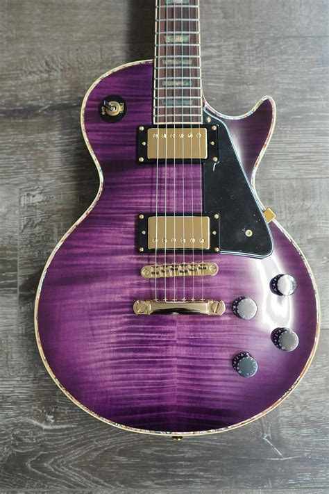 Aio guitars. Here we have another rock solid guitar from AIO (All In One) guitars. They also bring us Wolf guitars, but now they have their own brand. This is the AIO ASG... 