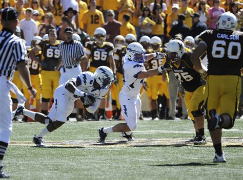 Air Force overcomes late turnovers, takes down Wyoming to remain unbeaten