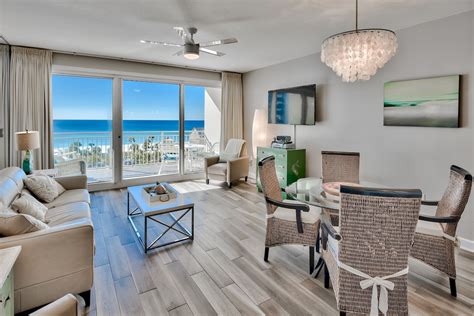 Air b and b destin florida. Carriage House by the Beach. Photo Credit via Airbnb. Carriage House is an Airbnb in Destin that is just one block back from the beach. You get the entire guesthouse all to yourself with access to a private pool! It’s a perfect getaway for couples because it’s a cozy 1 bedroom, 1 bathroom area. 