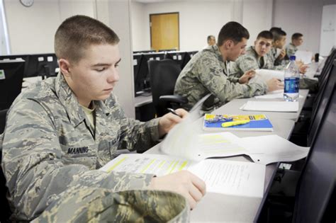 Air force personnel tech school study guide. - El cid y la guerra de la independencia.