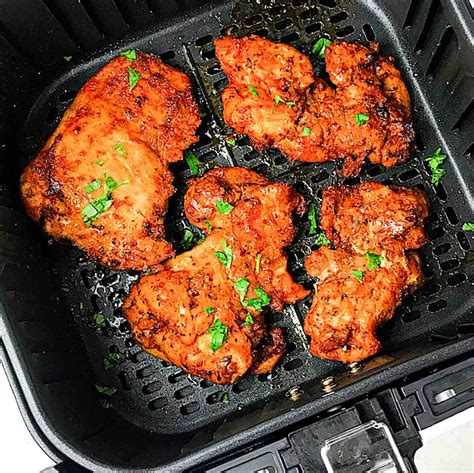 Air fryer meal prep. Preheat the air fryer to 400 degrees F (204 degrees C). Place the chicken thighs into a large bowl. Drizzle with avocado oil and mix to coat. Season the chicken with salt, dried thyme, smoked paprika, garlic powder, onion powder, and black pepper. Mix again to … 