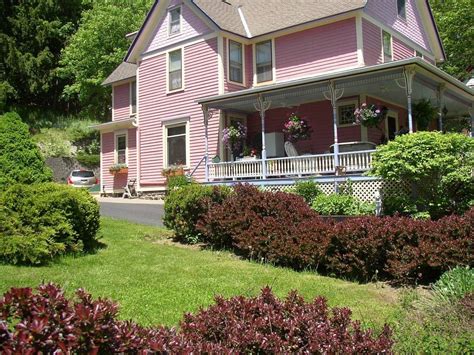 Airbnb cooperstown. A slice of heaven 7 miles from Cooperstown 16 min from Cooperstown Dreams Park.Immaculate,quiet, peaceful reacue farm. Come and unwind and sleep i... The Carriage House at Arran Fell Farm - Apartments for Rent in Cooperstown, New York, United States … 