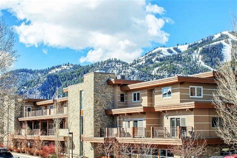 Enjoy the beautiful town of Ketchum and Sun Valley area from this newly remodeled studio condo centrally located by Bald Mountain Ski Area and with... Cozy Ketchum Studio in the Perfect Location - Condominiums for Rent in Ketchum, Idaho, United States - Airbnb